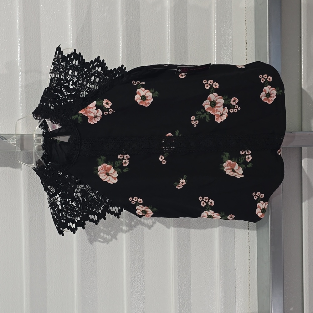 No boundaries crochet sly top size Small(3/5) NWT